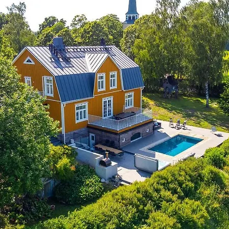 - 330m2 Lux Manor W/heated Pool, * Degerby