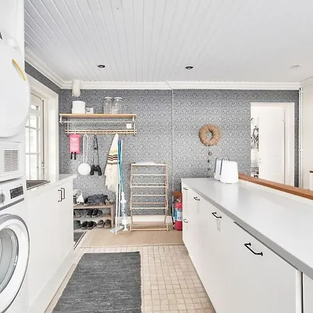 - 330m2 Lux Manor W/heated Pool, *