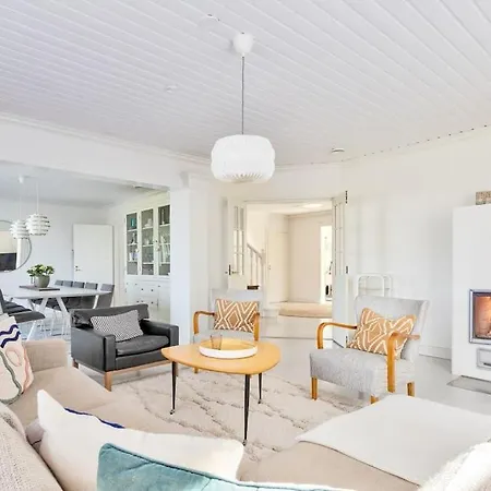 - 330m2 Lux Manor W/heated Pool, Degerby