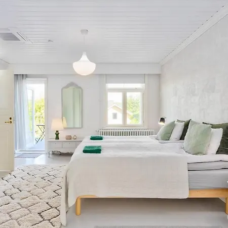 - 330m2 Lux Manor W/heated Pool, Degerby