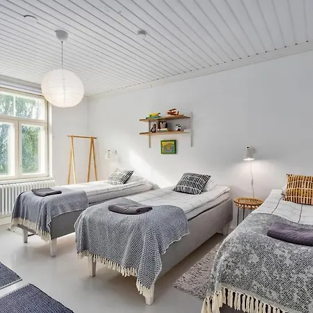 - 330m2 Lux Manor W/heated Pool, Degerby