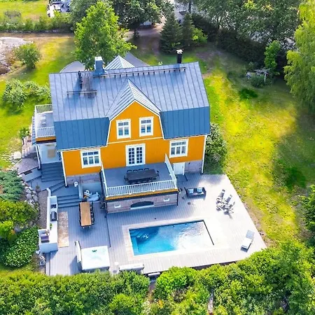 - 330m2 Lux Manor W/heated Pool, Villa *