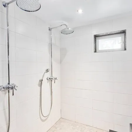 - 330m2 Lux Manor W/heated Pool, Degerby