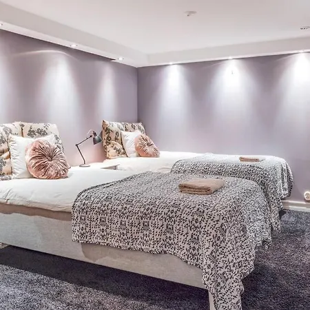 - 330m2 Lux Manor W/heated Pool, *