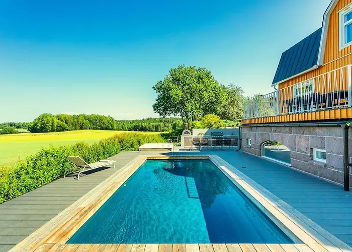 - 330m2 Lux Manor W/heated Pool, Willa