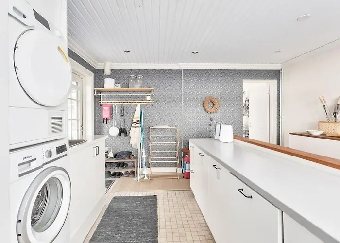 - 330m2 Lux Manor W/heated Pool, *