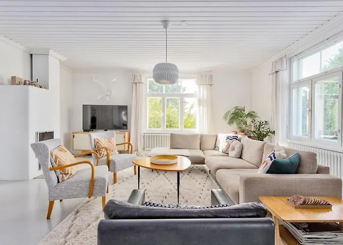 - 330m2 Lux Manor W/heated Pool, * Degerby