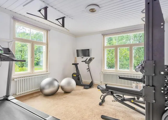 - 330m2 Lux Manor W/heated Pool, Willa *