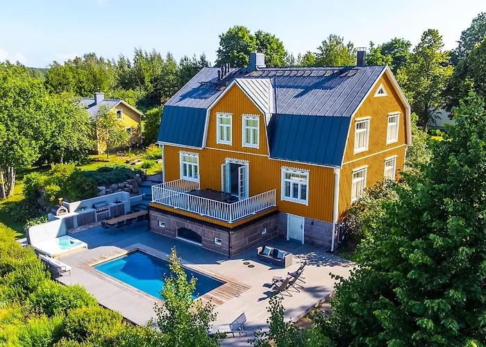 - 330m2 Lux Manor W/heated Pool, Degerby