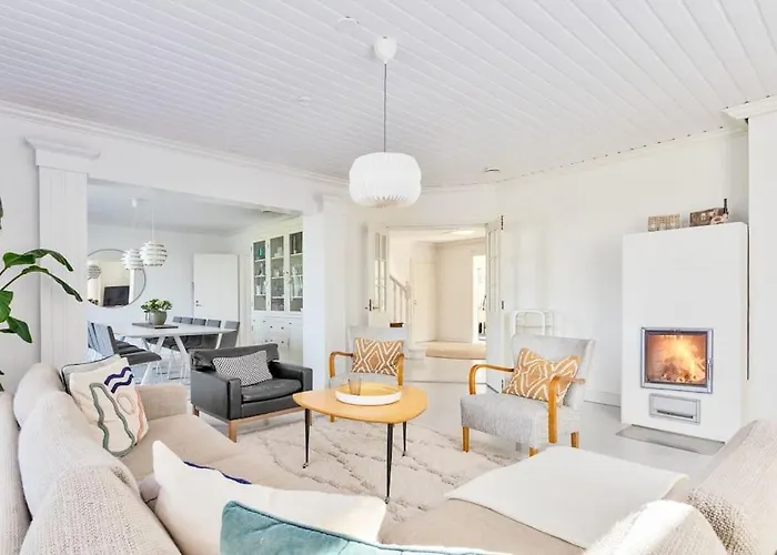 - 330m2 Lux Manor W/heated Pool, Degerby