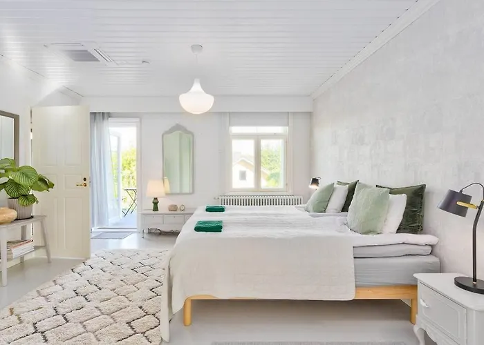 - 330m2 Lux Manor W/heated Pool, Degerby