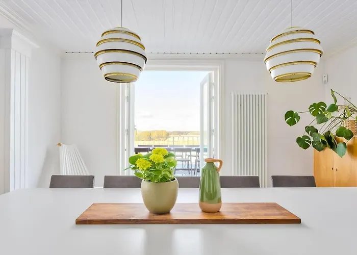 - 330m2 Lux Manor W/heated Pool, *