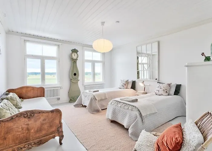 - 330m2 Lux Manor W/heated Pool, Willa Degerby