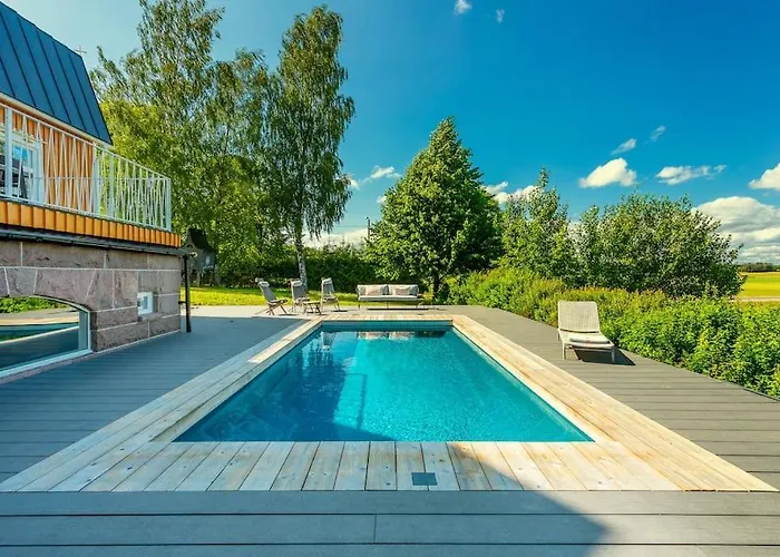 - 330m2 Lux Manor W/heated Pool, Willa Degerby