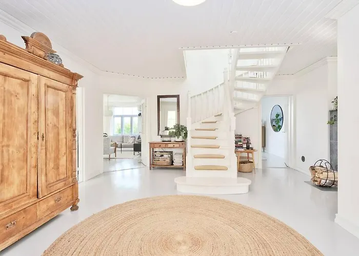 - 330m2 Lux Manor W/heated Pool, *