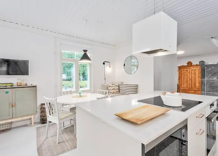 - 330m2 Lux Manor W/heated Pool, Willa *