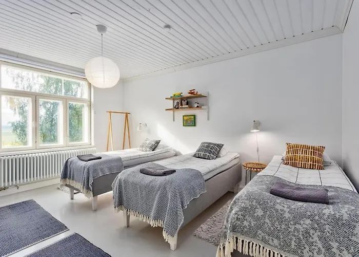 - 330m2 Lux Manor W/heated Pool, Degerby