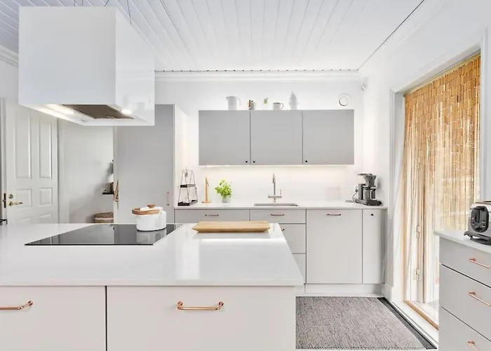 - 330m2 Lux Manor W/heated Pool, Willa *