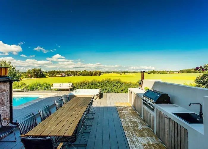 - 330m2 Lux Manor W/heated Pool, Degerby