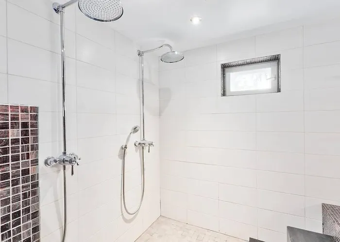 - 330m2 Lux Manor W/heated Pool, Degerby