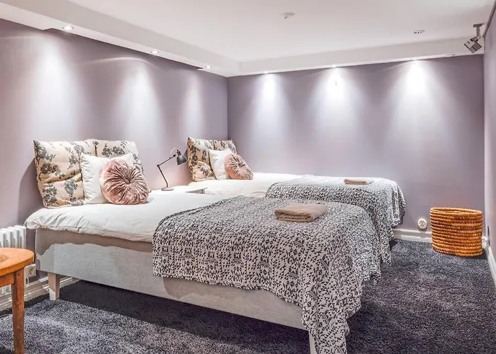 - 330m2 Lux Manor W/heated Pool, *