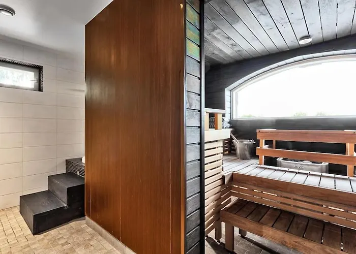 - 330m2 Lux Manor W/heated Pool, Degerby